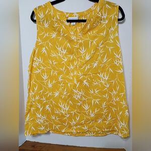 Liz Claiborne Yellow Sleeveless V-Neck Tank with White Leaf Print